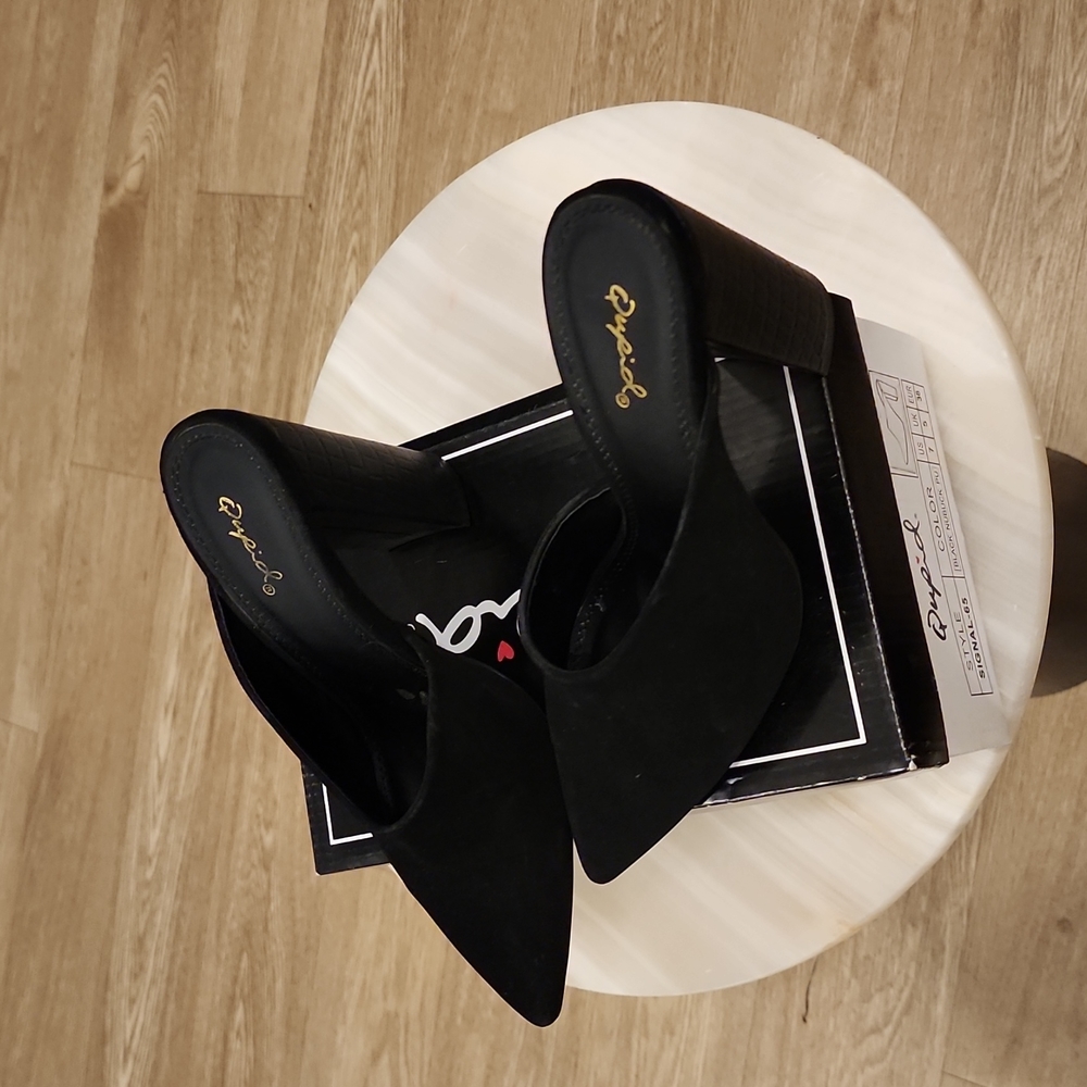Shoes - Picture 2 of 4